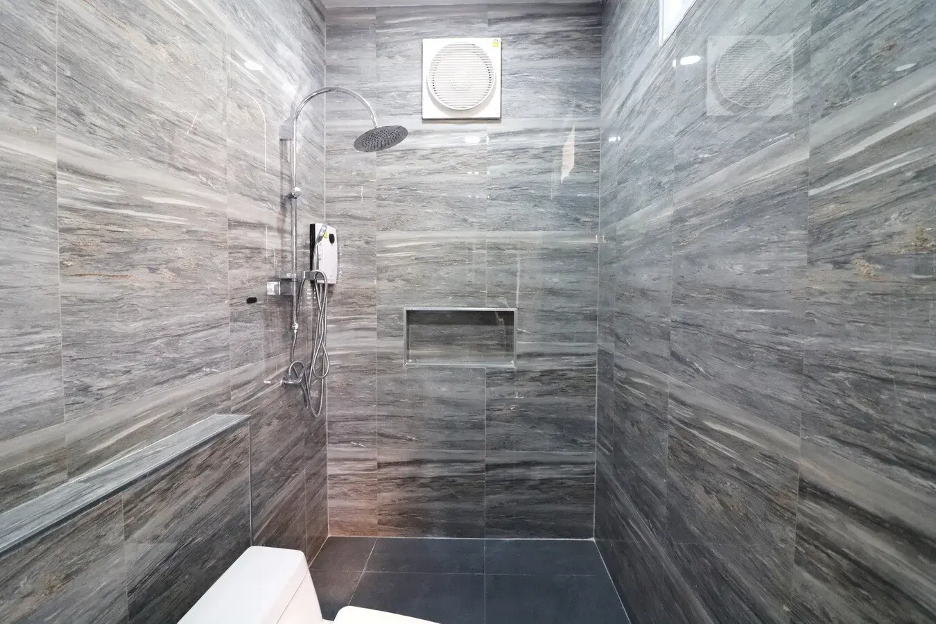 A Near New 3 Bedroom, 2 Bathroom Home For Sale In Mak Khaeng, Udon Thani, Thailand.