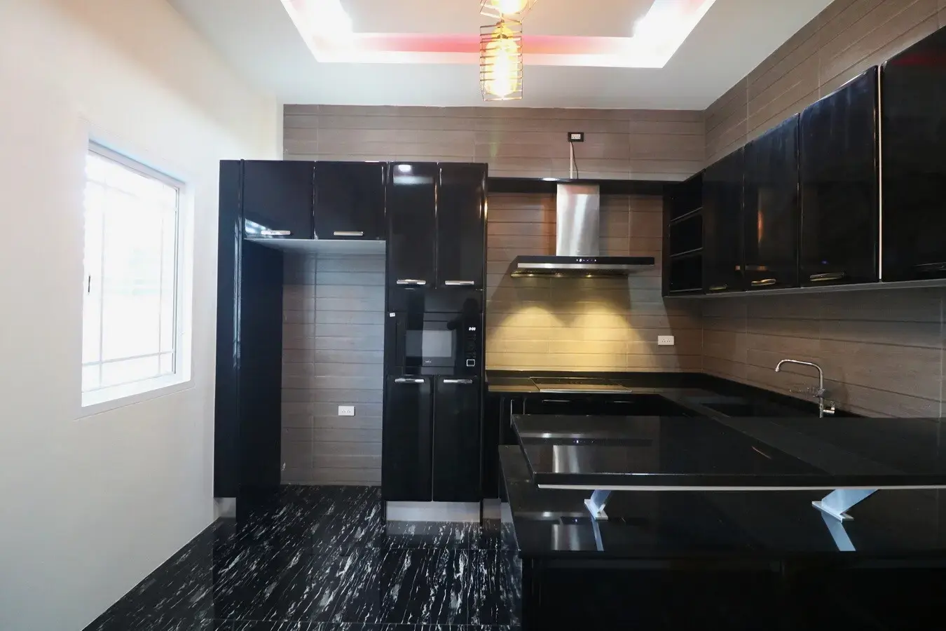 A Near New 3 Bedroom, 2 Bathroom Home For Sale In Mak Khaeng, Udon Thani, Thailand.