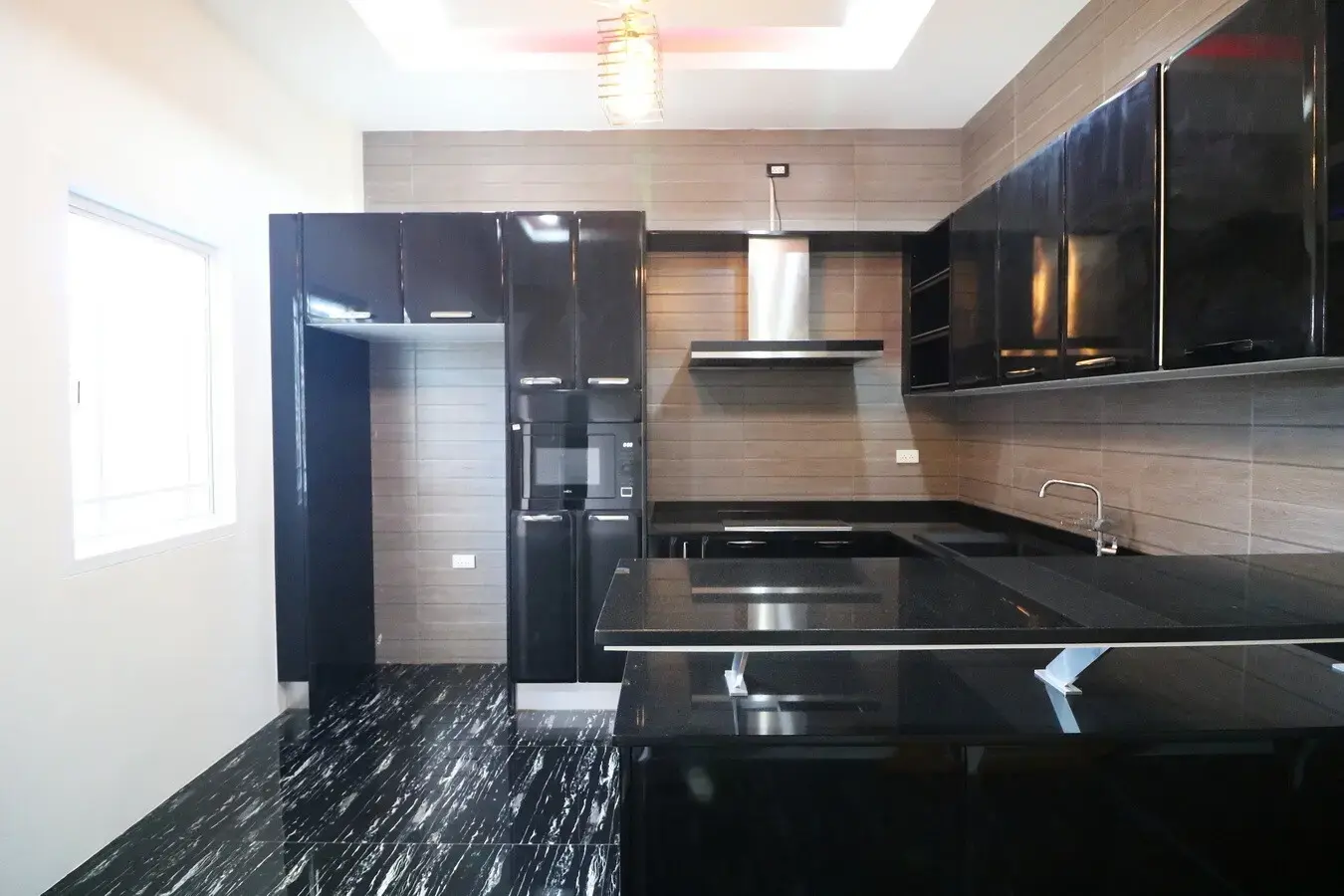 A Near New 3 Bedroom, 2 Bathroom Home For Sale In Mak Khaeng, Udon Thani, Thailand.