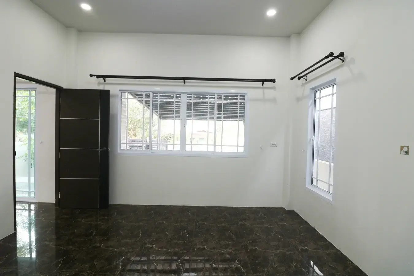 A Near New 3 Bedroom, 2 Bathroom Home For Sale In Mak Khaeng, Udon Thani, Thailand.