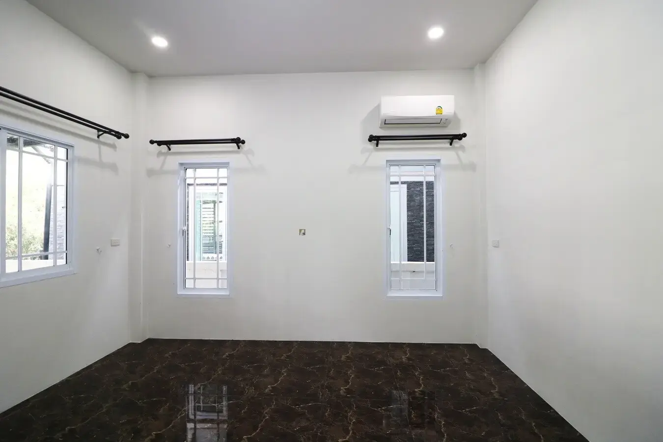 A Near New 3 Bedroom, 2 Bathroom Home For Sale In Mak Khaeng, Udon Thani, Thailand.