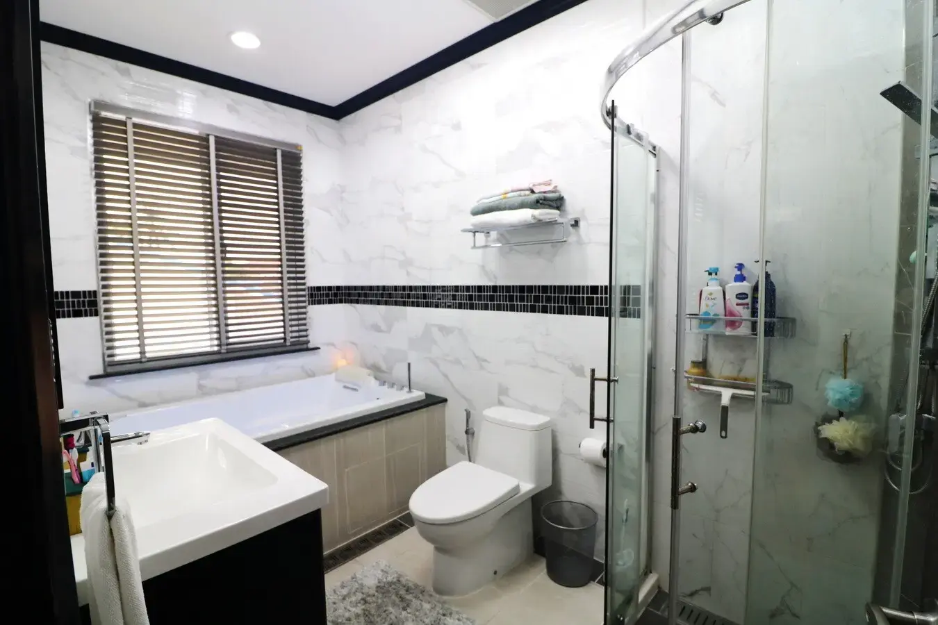 An Outstanding 4 Bedroom, 4 Bathroom, 2 Level Home For Sale In Mak Khaeng, Udon Thani, Thailand.