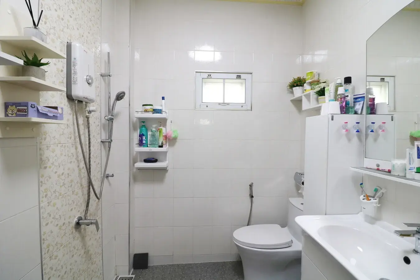 An Outstanding 4 Bedroom, 4 Bathroom, 2 Level Home For Sale In Mak Khaeng, Udon Thani, Thailand.