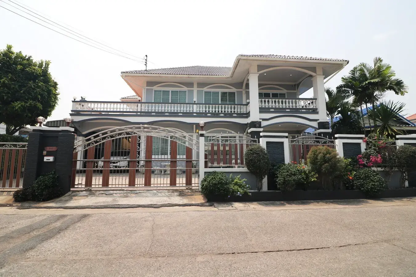An Outstanding 4 Bedroom, 4 Bathroom, 2 Level Home For Sale In Mak Khaeng, Udon Thani, Thailand.