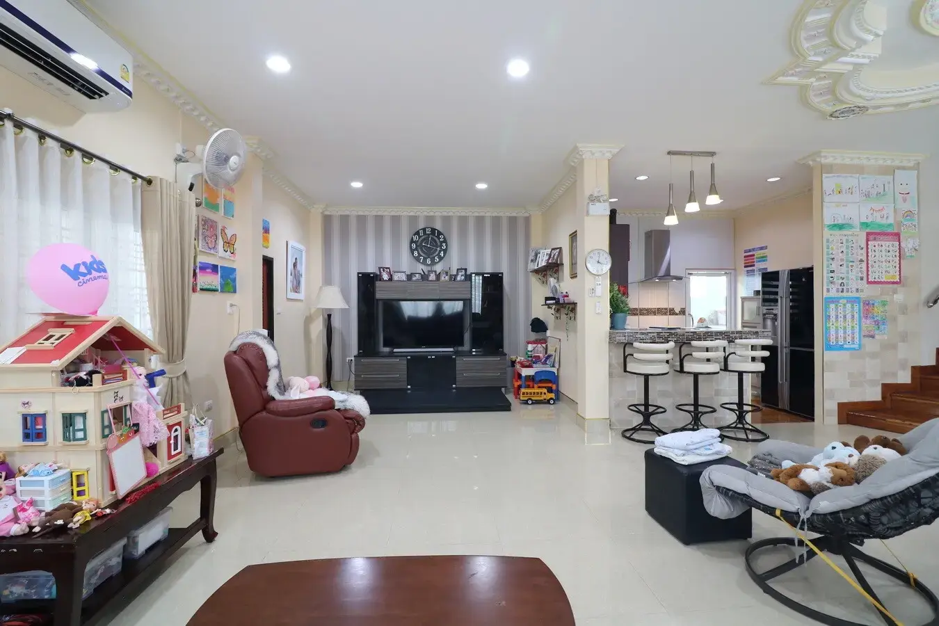 An Outstanding 4 Bedroom, 4 Bathroom, 2 Level Home For Sale In Mak Khaeng, Udon Thani, Thailand.