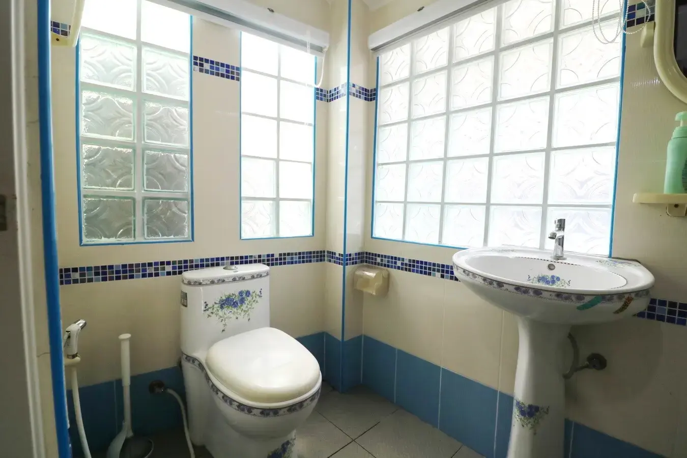 An Outstanding 4 Bedroom, 4 Bathroom, 2 Level Home For Sale In Mak Khaeng, Udon Thani, Thailand.