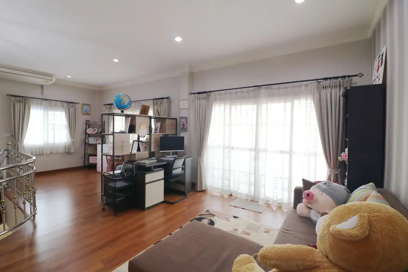 An Outstanding 4 Bedroom, 4 Bathroom, 2 Level Home For Sale In Mak Khaeng, Udon Thani, Thailand.