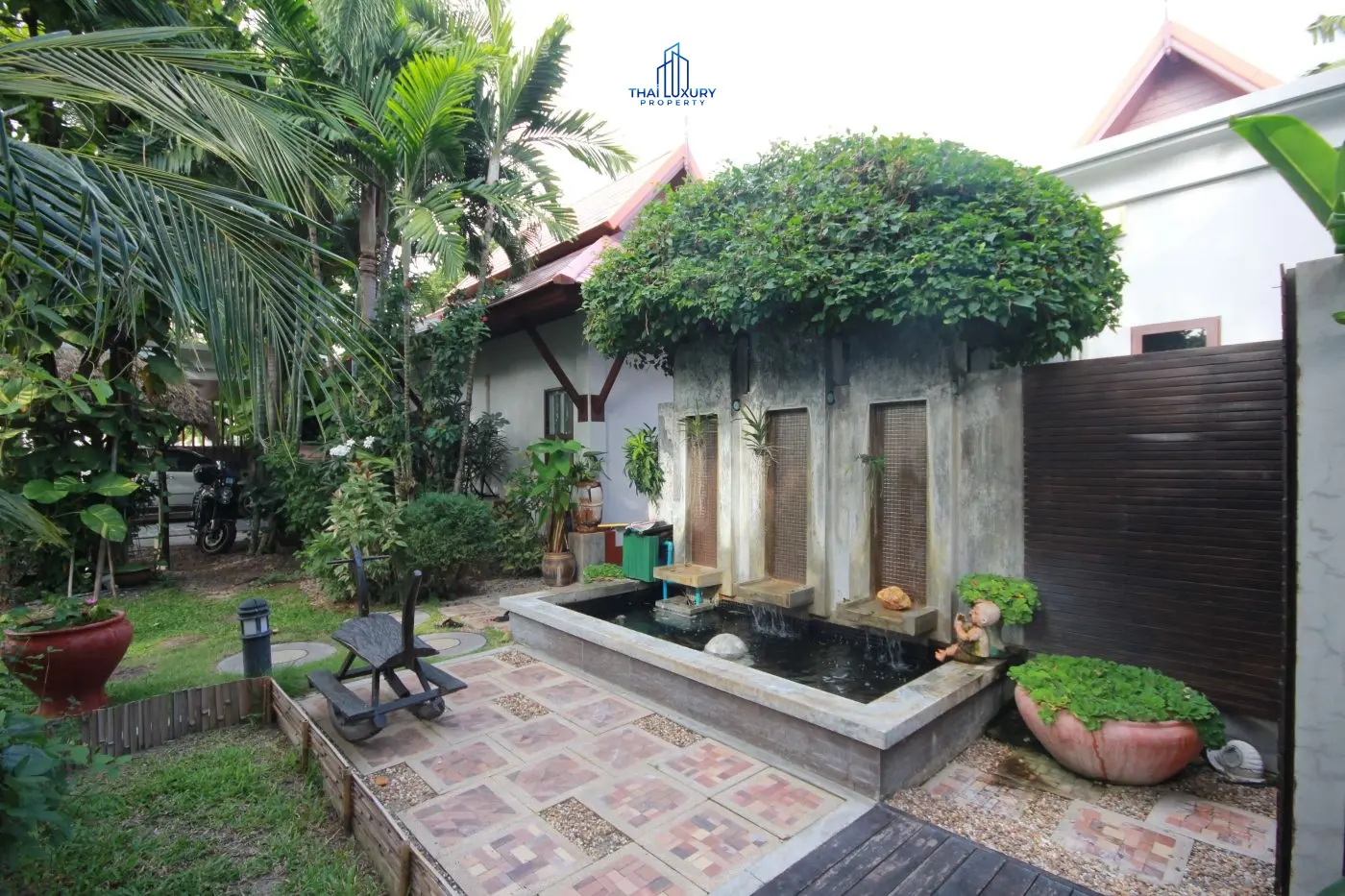 Spacious 5-Bedroom Villa with Private Pool in Quiet Hin Lek Fai