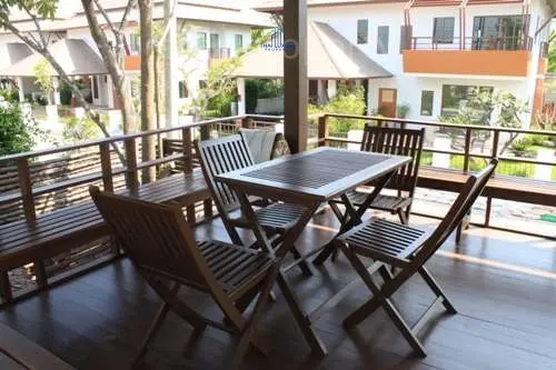 Spacious 5-Bedroom Villa with Private Pool in Quiet Hin Lek Fai