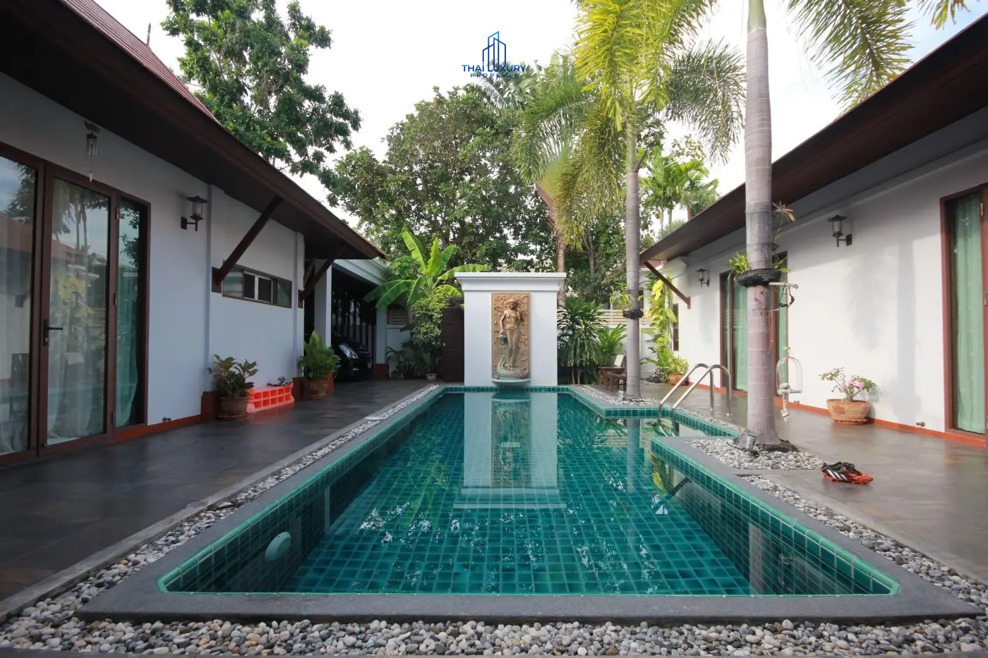Spacious 5-Bedroom Villa with Private Pool in Quiet Hin Lek Fai