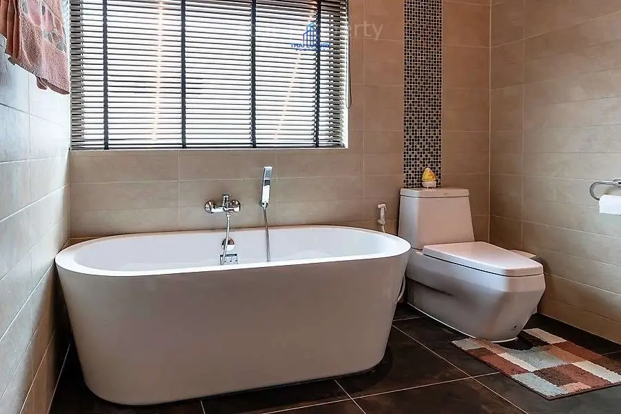 Spacious 3-Bedroom Villa with Large Pool and Modern Living in Cha-Am