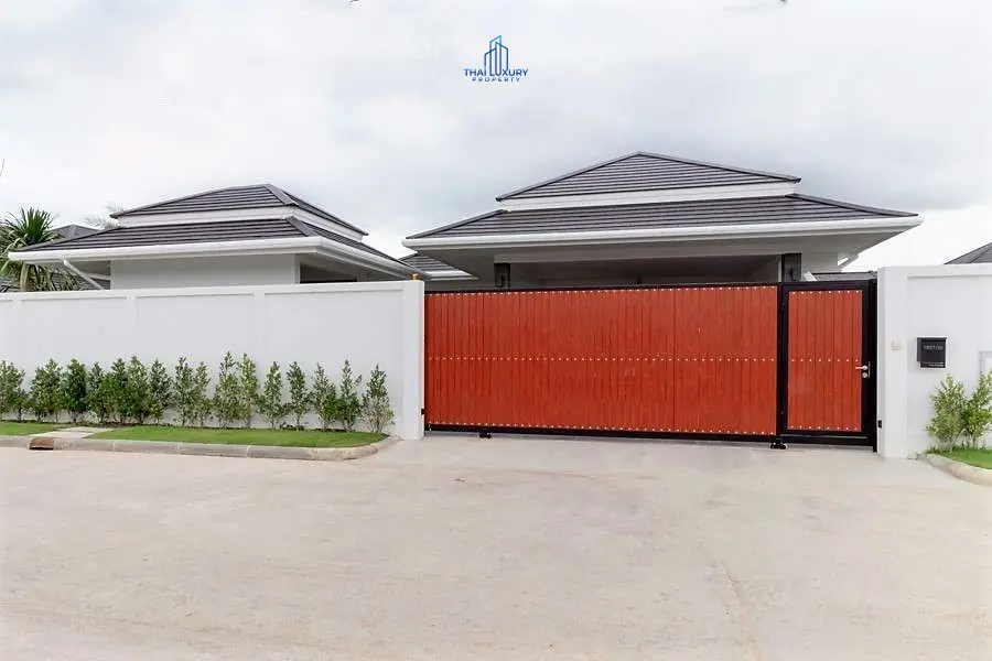 Spacious 3-Bedroom Villa with Large Pool and Modern Living in Cha-Am