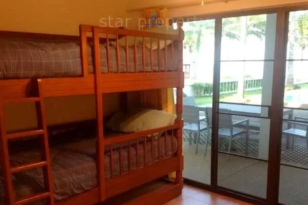 บ้านสองชั้นขนาดกว้างขวาง 12 ห้องนอน พร้อมวิวทะเลที่สามร้อยยอด