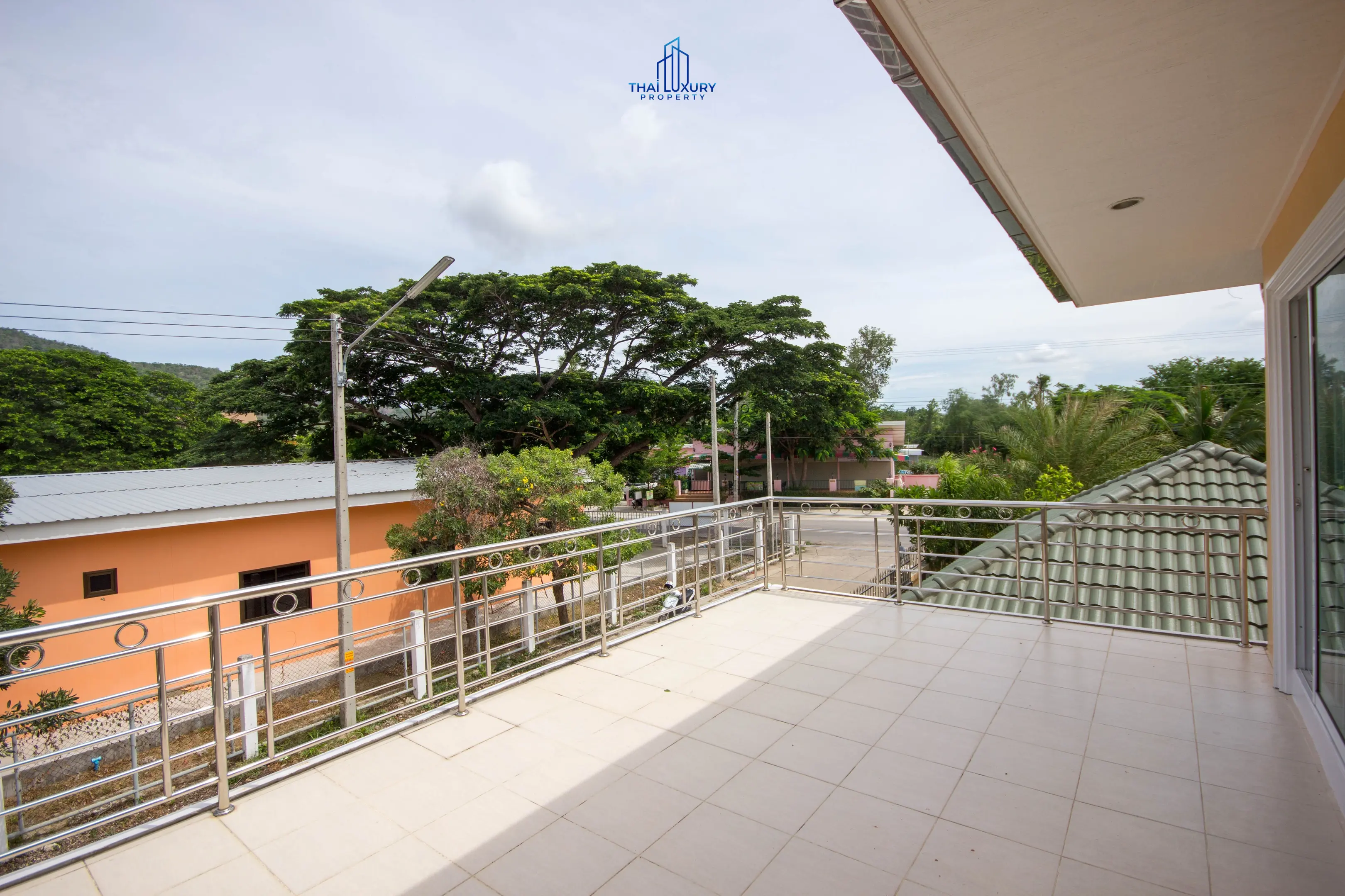 บ้าน 6 ห้องนอนกว้างขวางพร้อมสระว่ายน้ำและวิวธรรมชาติในหัวหิน