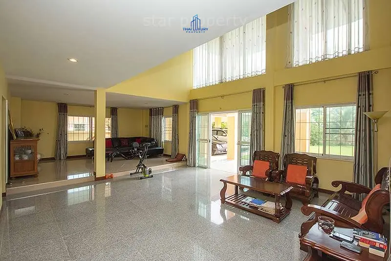 บ้าน 6 ห้องนอนกว้างขวางพร้อมสระว่ายน้ำและวิวธรรมชาติในหัวหิน