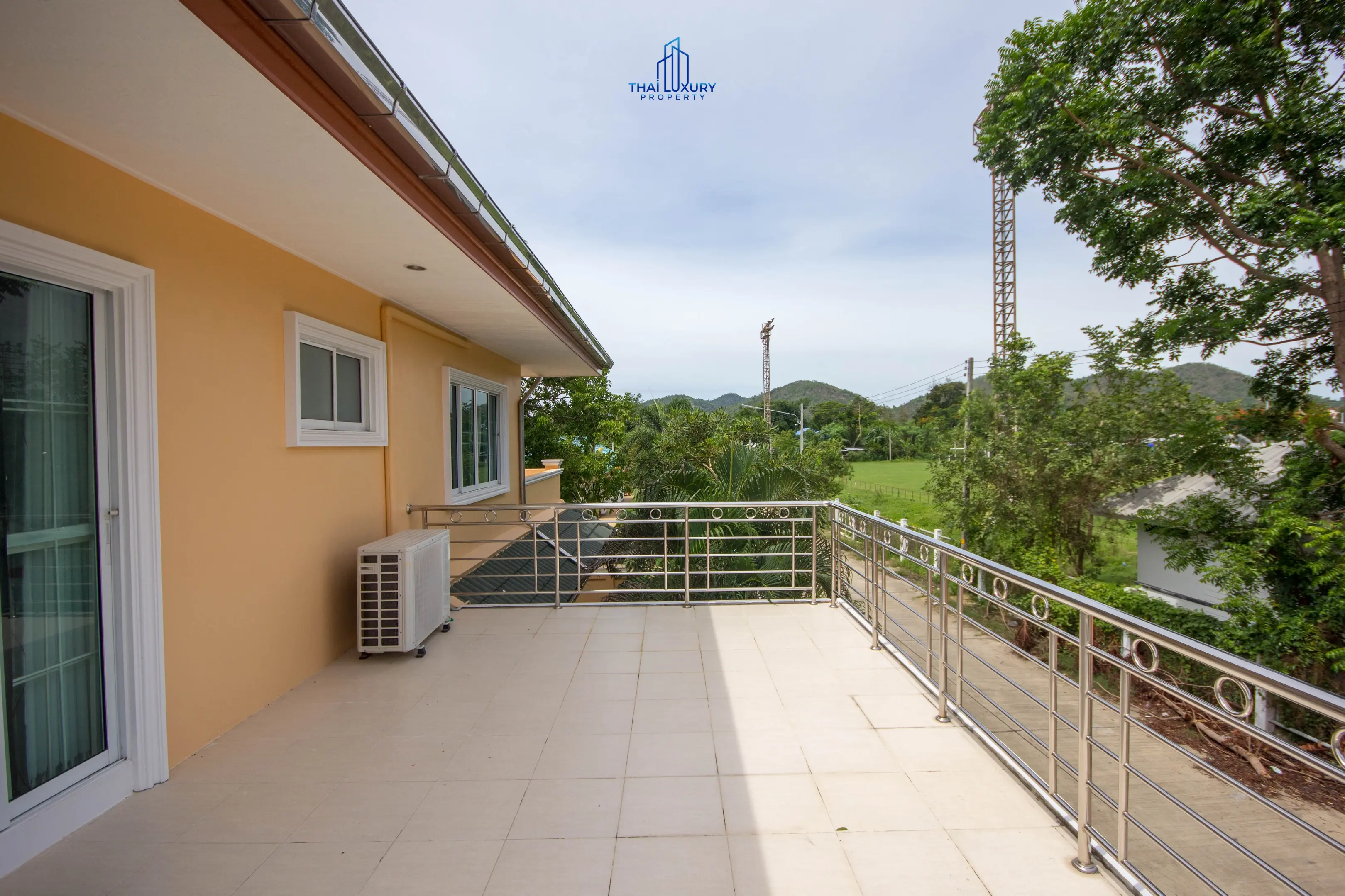 บ้าน 6 ห้องนอนกว้างขวางพร้อมสระว่ายน้ำและวิวธรรมชาติในหัวหิน