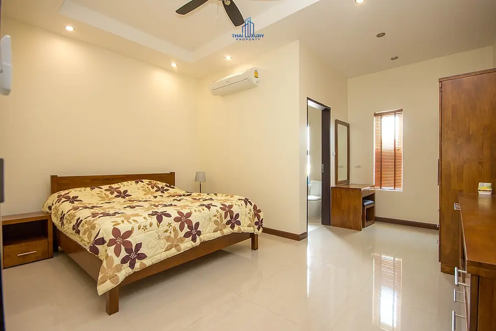Spacious 5-Bedroom Family Home with Pool Access in Cha-Am