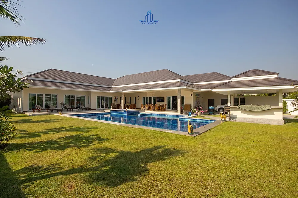 Spacious 5-Bedroom Family Home with Pool Access in Cha-Am