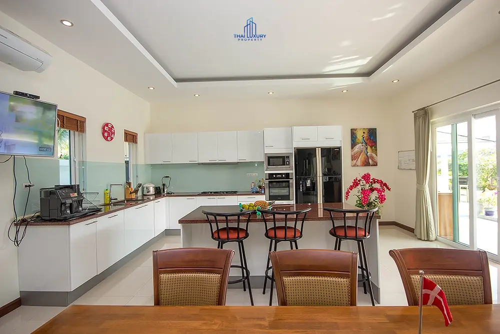 Spacious 5-Bedroom Family Home with Pool Access in Cha-Am