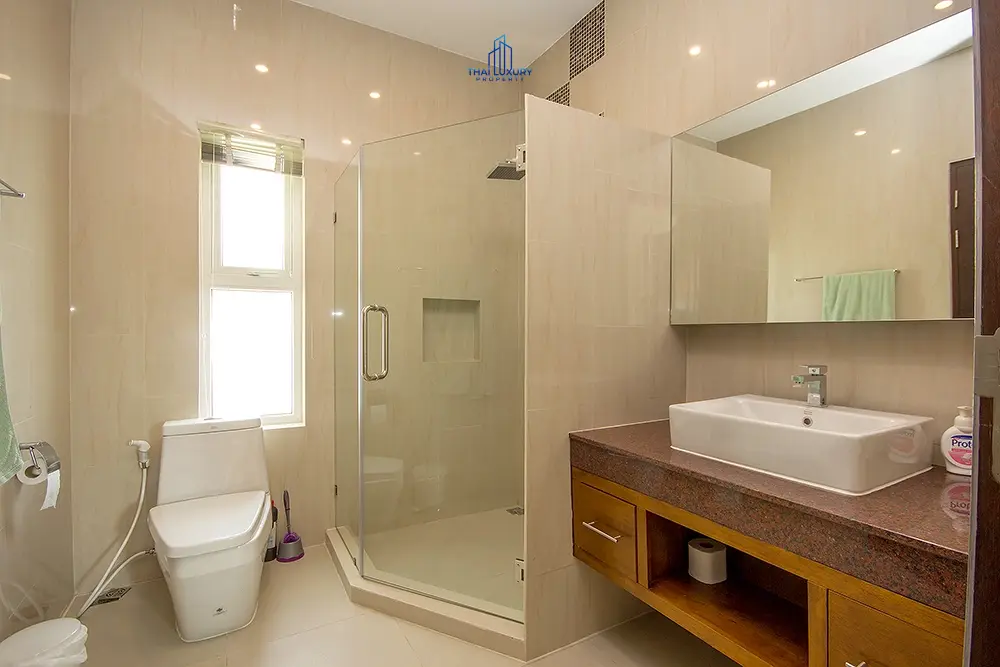Spacious 5-Bedroom Family Home with Pool Access in Cha-Am
