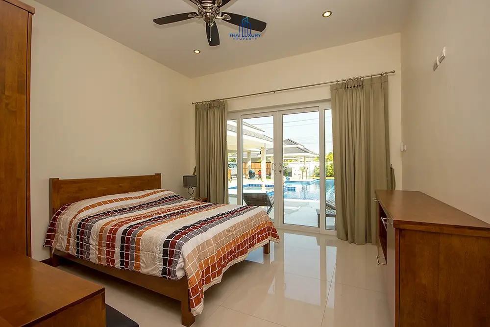 Spacious 5-Bedroom Family Home with Pool Access in Cha-Am