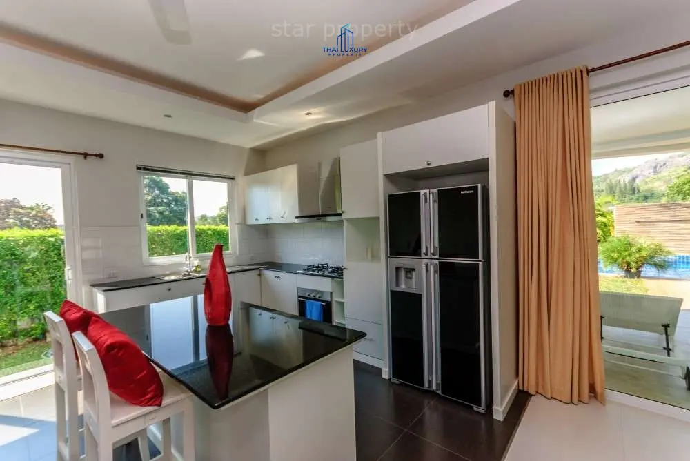 บ้านเดี่ยวชั้นเดียว 3 ห้องนอนกว้างขวาง พร้อมสระว่ายน้ำและสวนในหนองแก หัวหิน