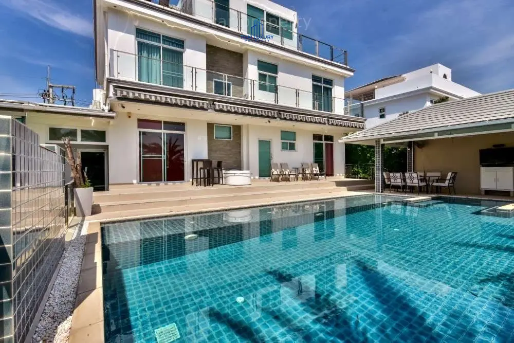 Spacious 4-Bedroom Villa with Balcony Views in Hin Lek Fai, Hua Hin