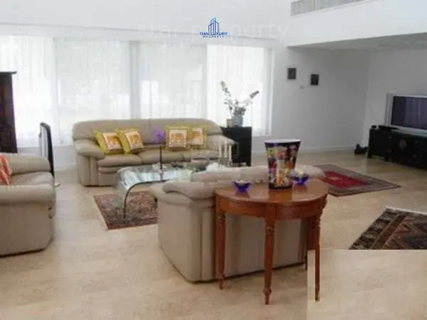 Spacious 5-Bedroom Modern Villa in Quiet Cha-Am Neighborhood