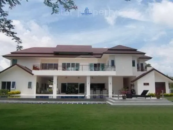 Spacious 5-Bedroom Modern Villa in Quiet Cha-Am Neighborhood