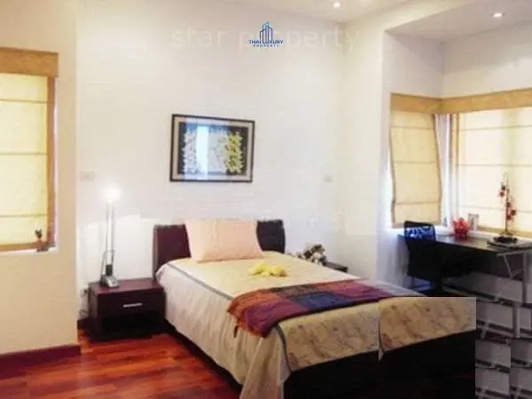 Spacious 5-Bedroom Modern Villa in Quiet Cha-Am Neighborhood