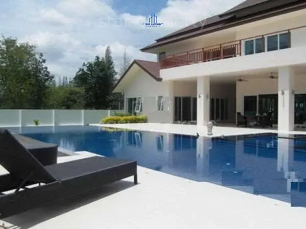 Spacious 5-Bedroom Modern Villa in Quiet Cha-Am Neighborhood
