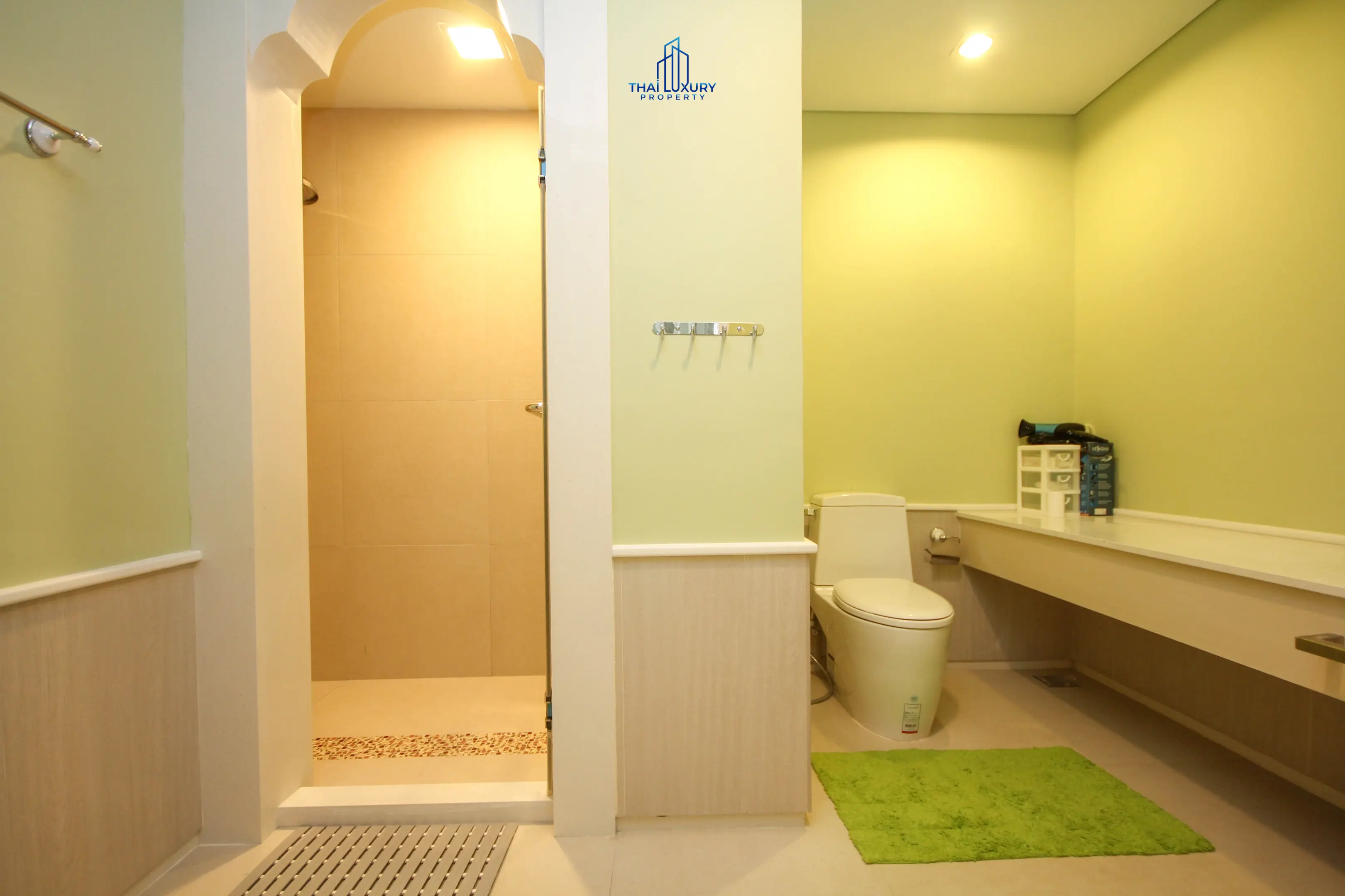 คอนโดกว้างขวาง 3 ห้องนอน 3 ห้องน้ำ พร้อมพื้นที่นั่งเล่นแบบเปิดในหนองแก หัวหิน