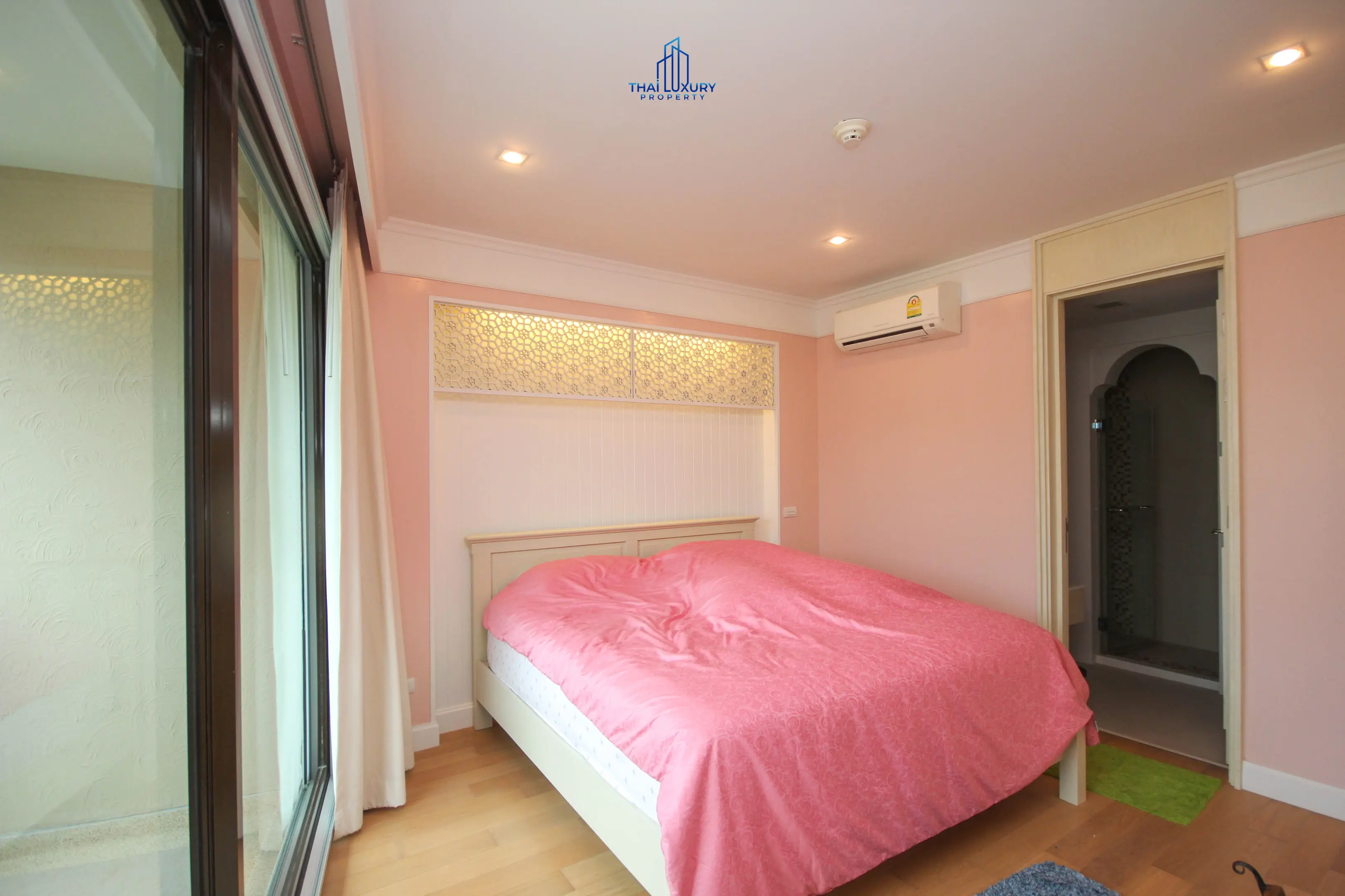 คอนโดกว้างขวาง 3 ห้องนอน 3 ห้องน้ำ พร้อมพื้นที่นั่งเล่นแบบเปิดในหนองแก หัวหิน