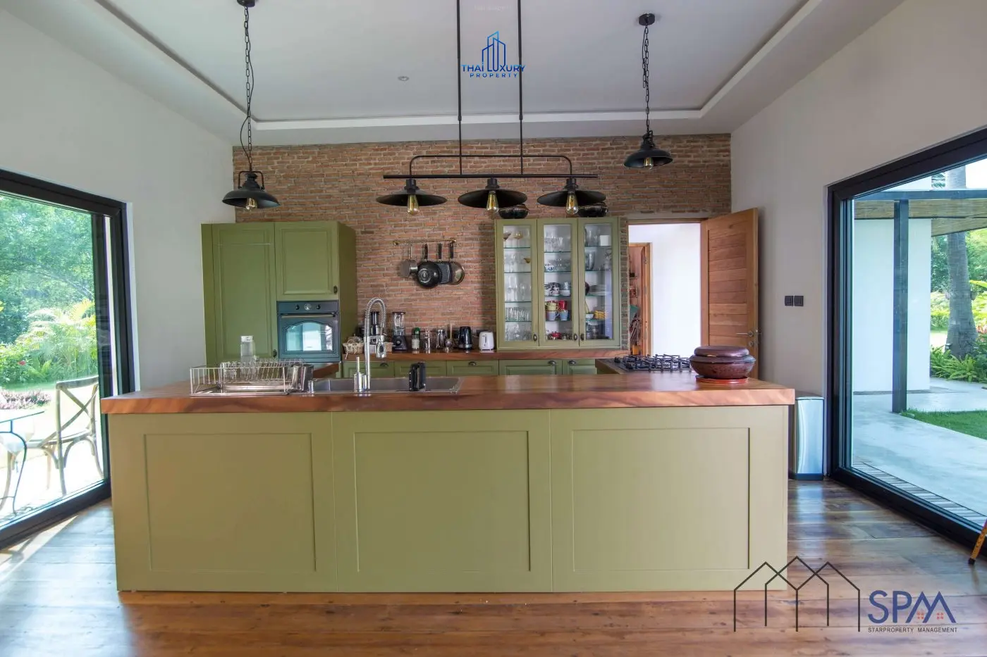 Spacious 7-Bedroom Single-Story Home with Pool and Tropical Garden in Cha-Am