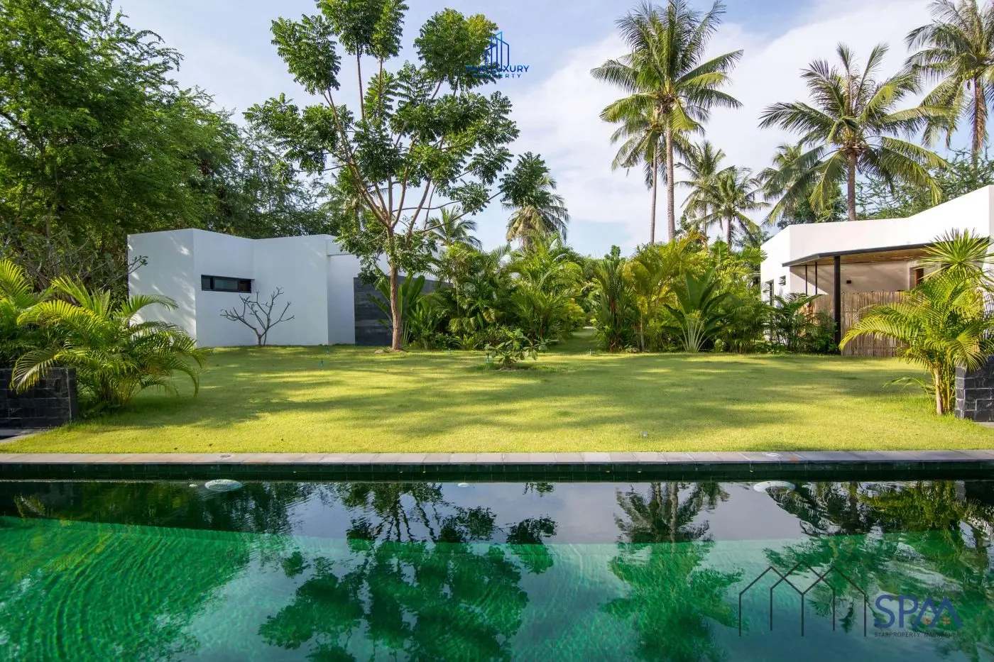 Spacious 7-Bedroom Single-Story Home with Pool and Tropical Garden in Cha-Am