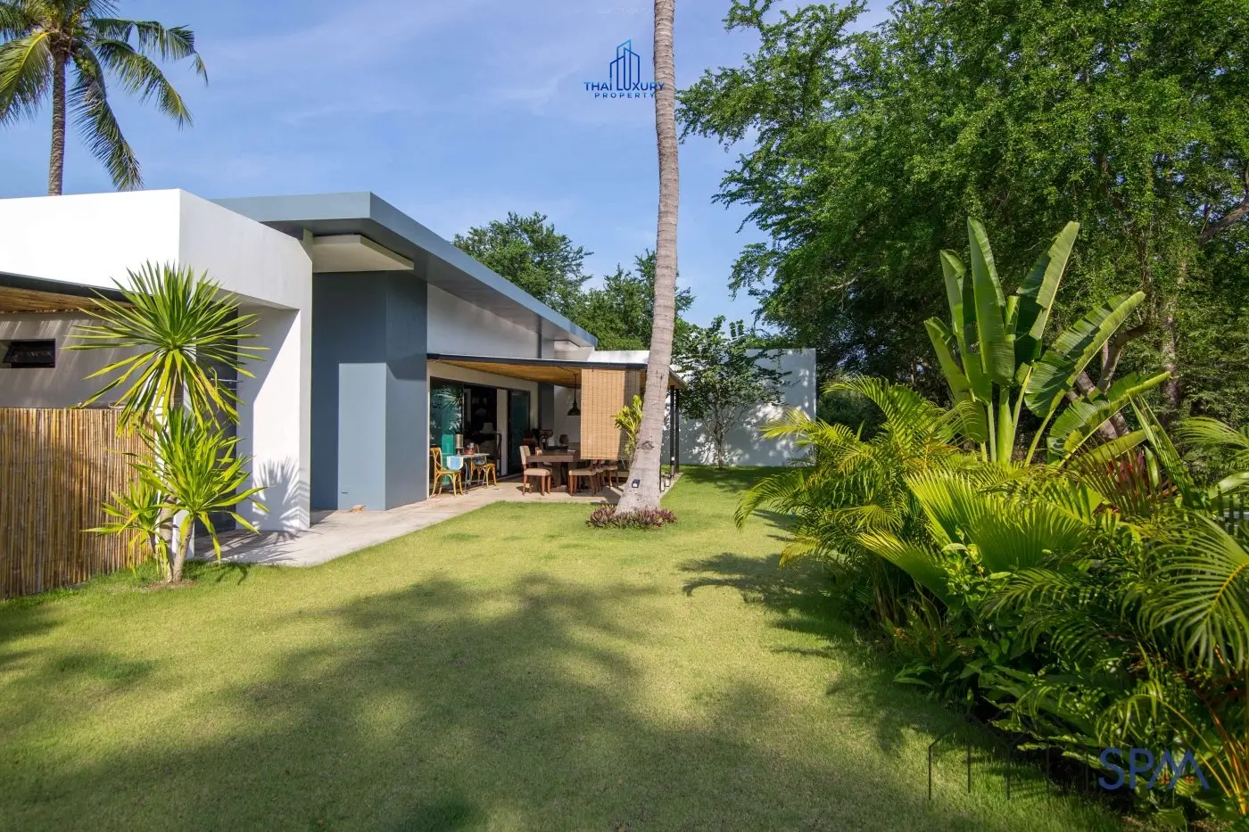 Spacious 7-Bedroom Single-Story Home with Pool and Tropical Garden in Cha-Am