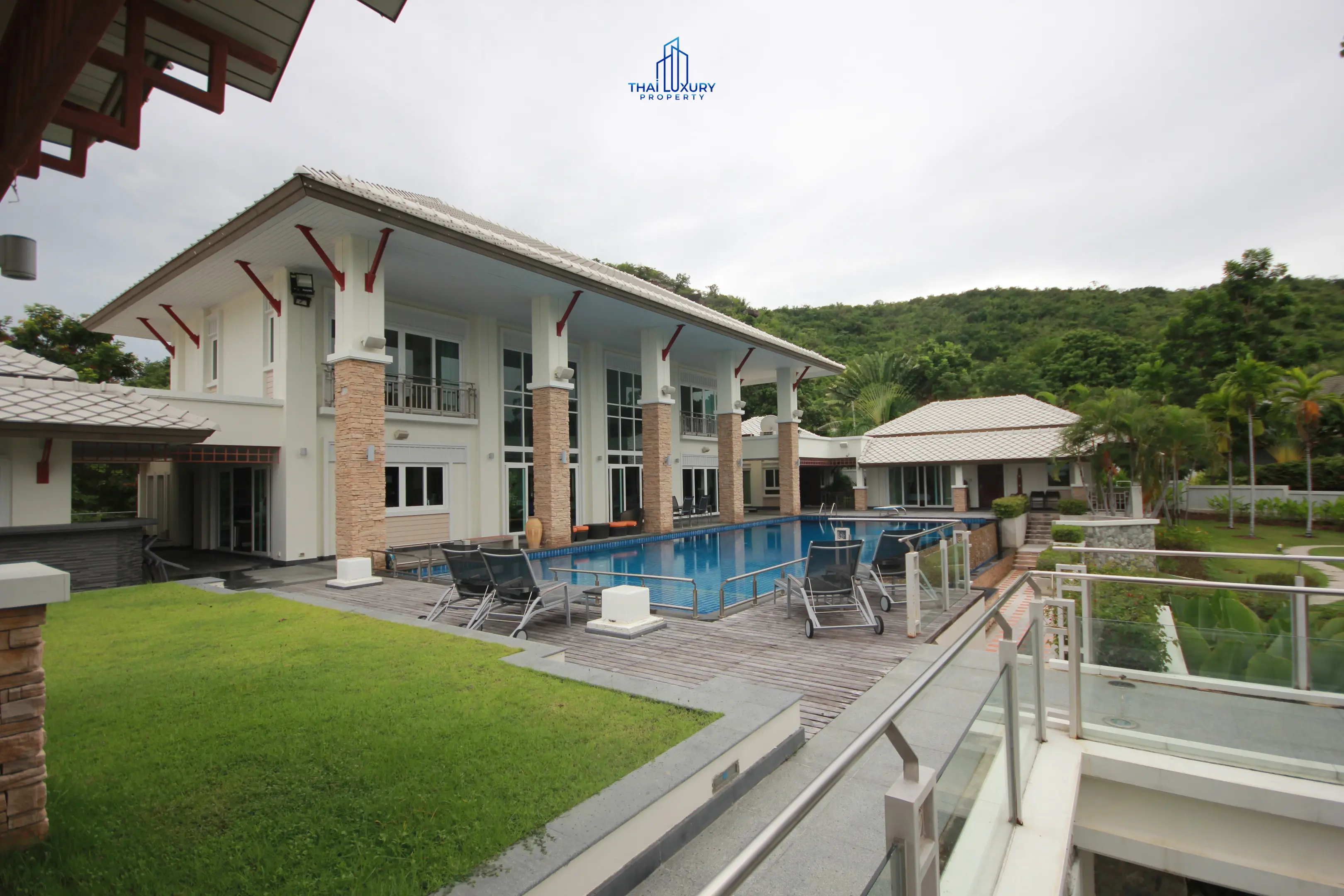 Spacious 9-Bedroom Modern Home with Pool and Garden in Cha-Am