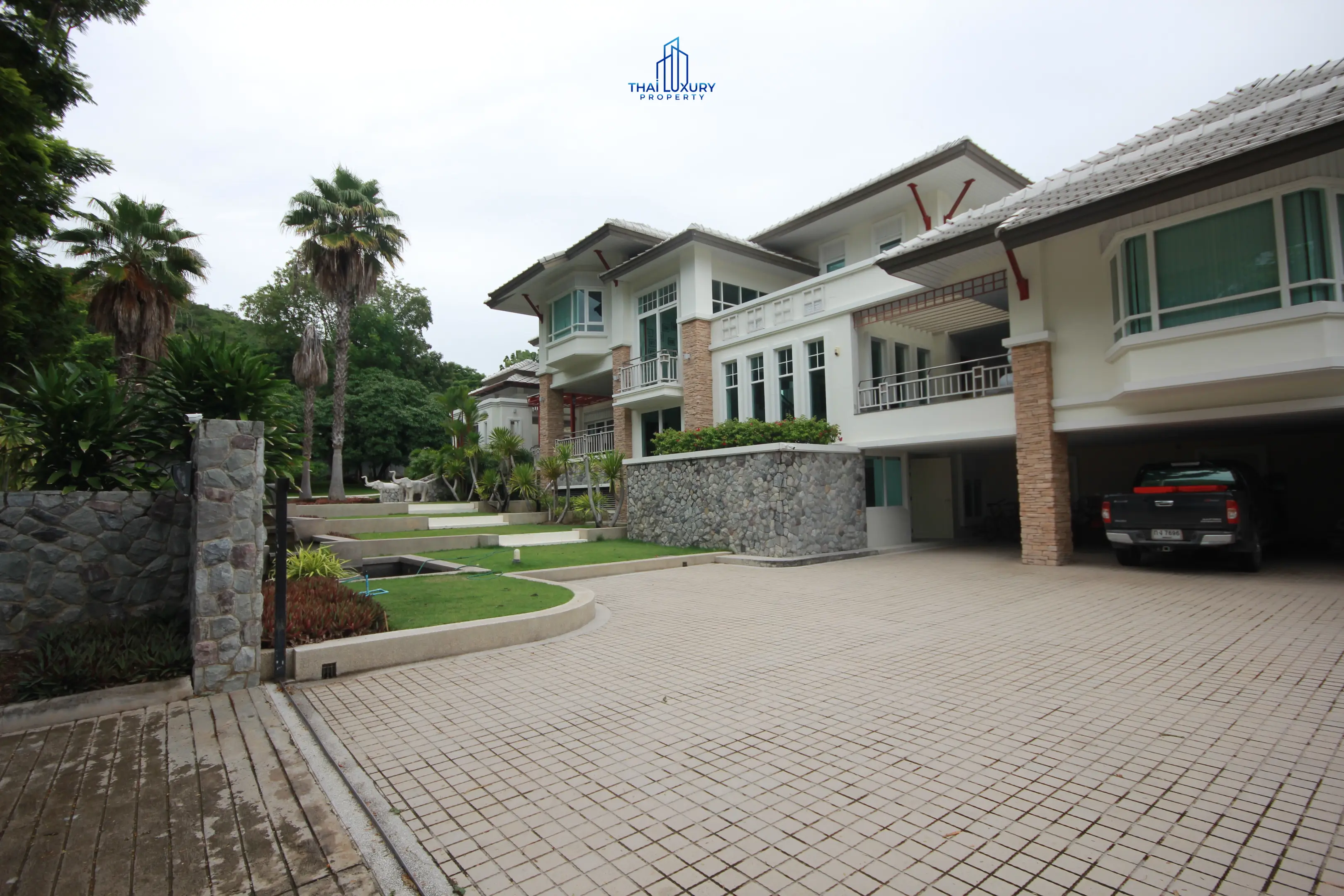 Spacious 9-Bedroom Modern Home with Pool and Garden in Cha-Am