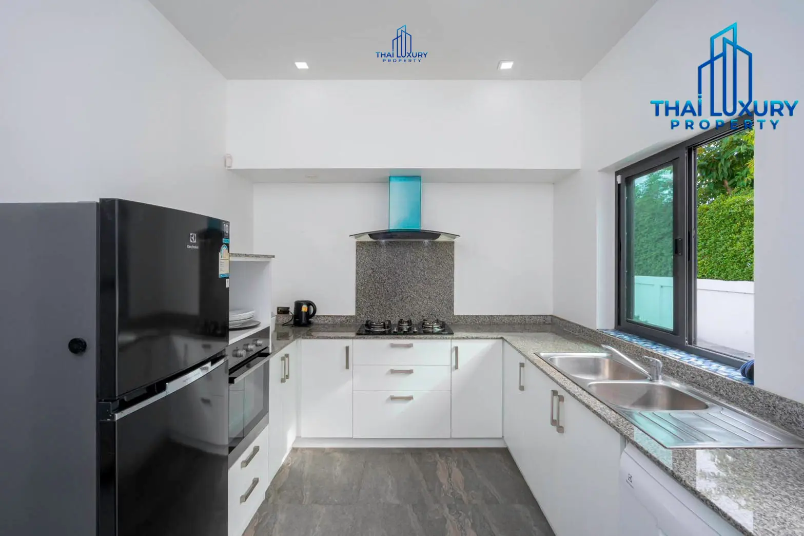 Modern 6 Bedroom Pool Villa at Sunset Views Hua Hin For Sale