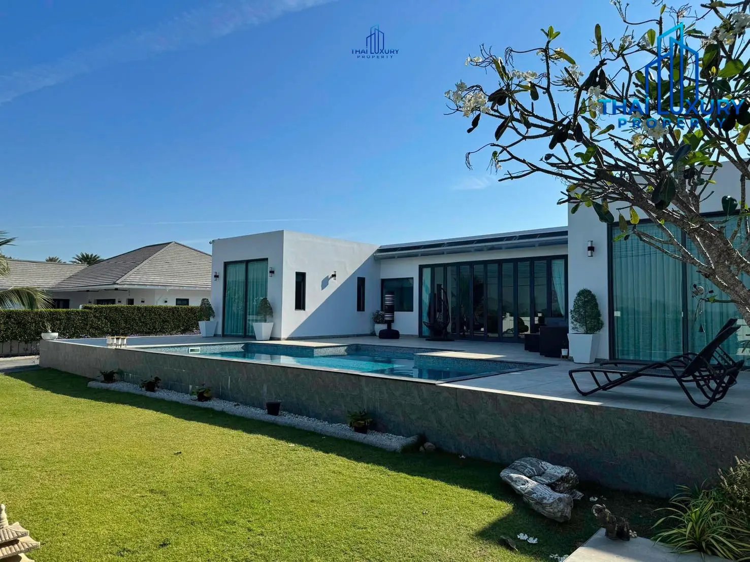 Modern 6 Bedroom Pool Villa at Sunset Views Hua Hin For Sale
