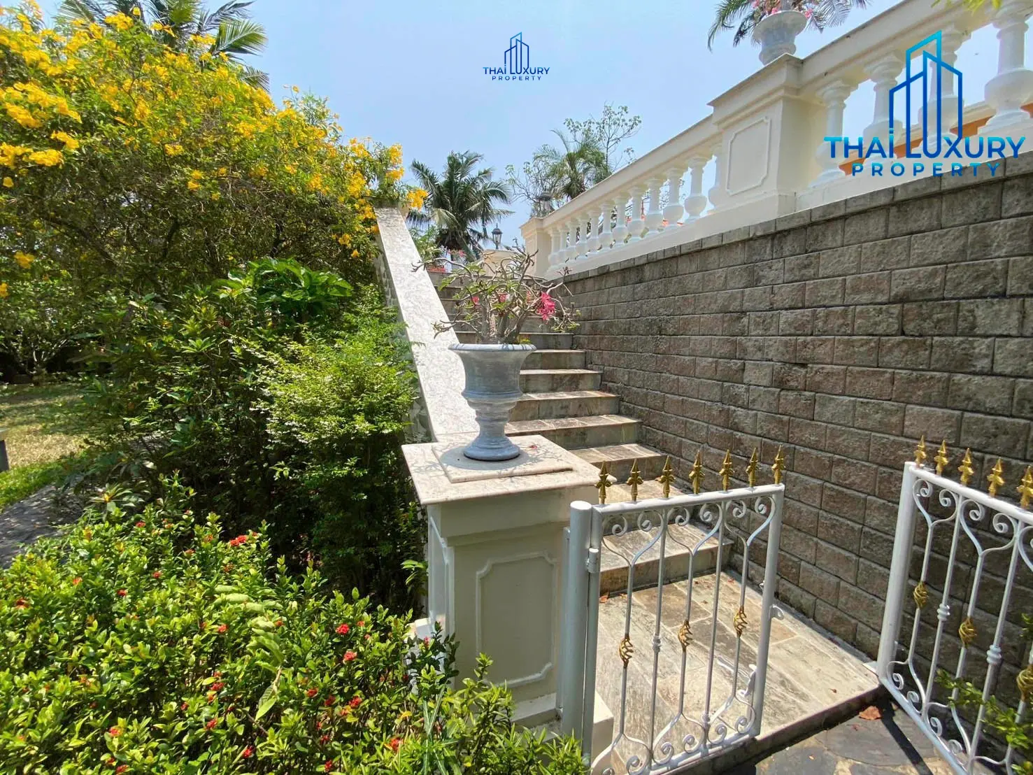 Grand & Luxurious 7-Bedroom Mansion on 2 Rai for Rent or Sale – Soi 116, Hua Hin