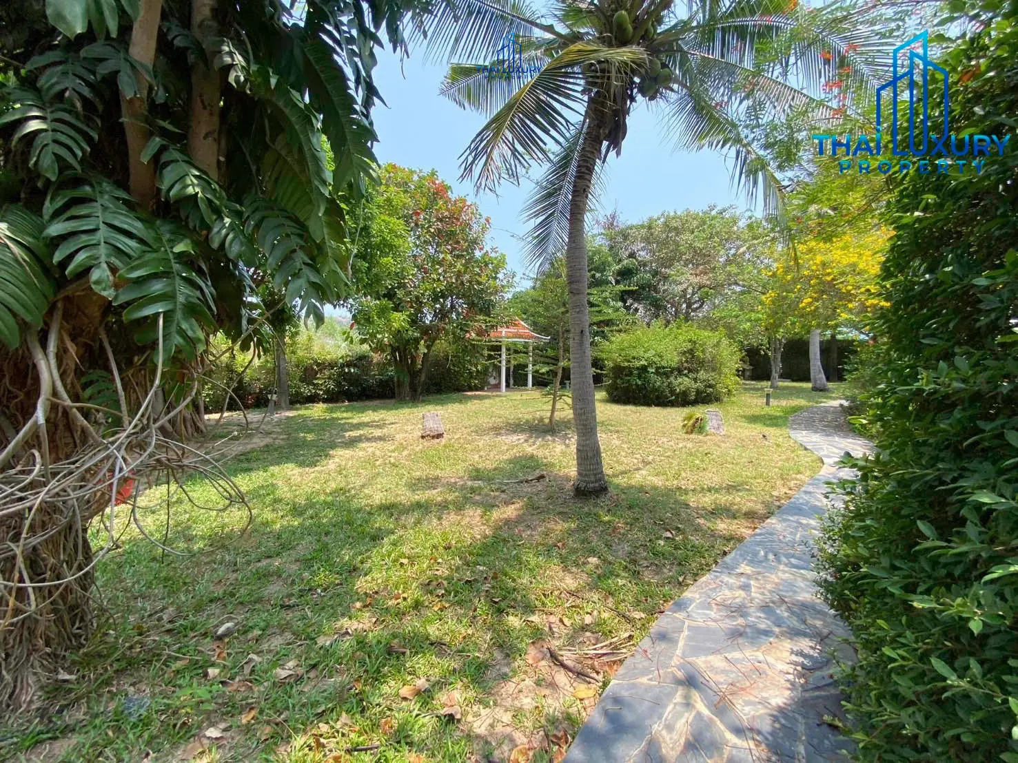 Grand & Luxurious 7-Bedroom Mansion on 2 Rai for Rent or Sale – Soi 116, Hua Hin