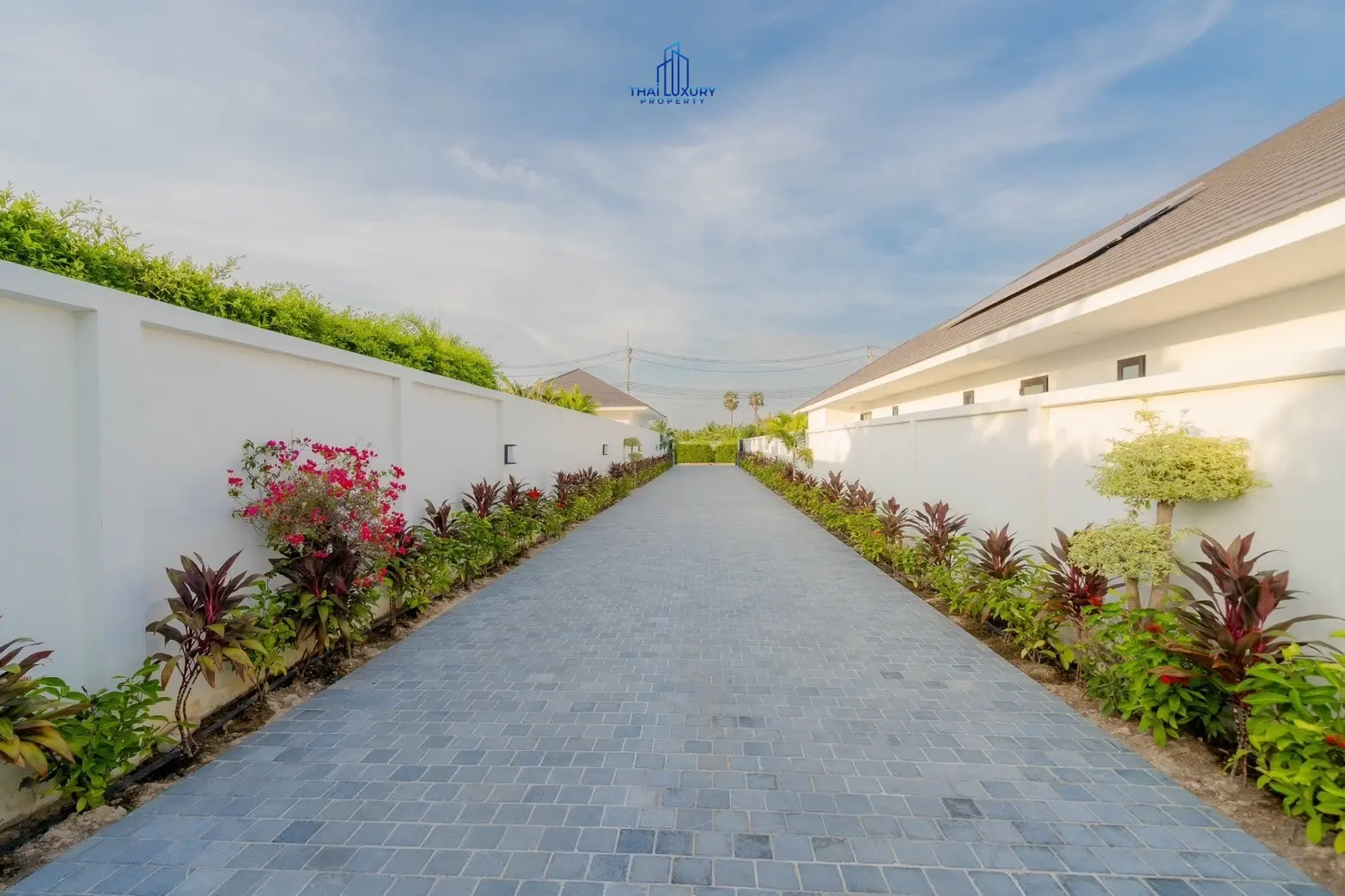  วิลล่าสระว่ายน้ำหรู สไตล์โมเดิร์น ที่บ้านดอนเสือหมอบ – ขาย