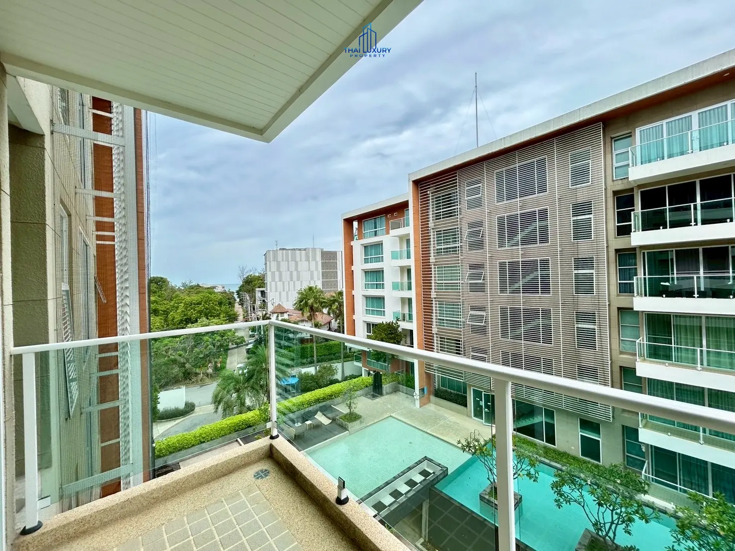 ขายคอนโดหรู 3 ห้องนอน ที่ The Breeze หัวหิน
