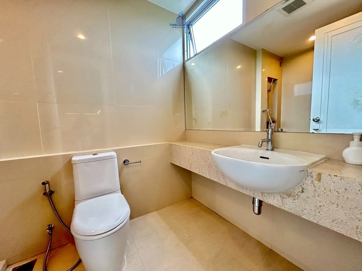 ขายคอนโดหรู 3 ห้องนอน ที่ The Breeze หัวหิน