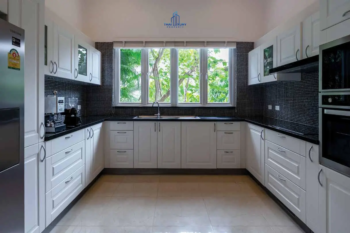 Belvida Estates : Luxury 6 Bedroom Pool Villa