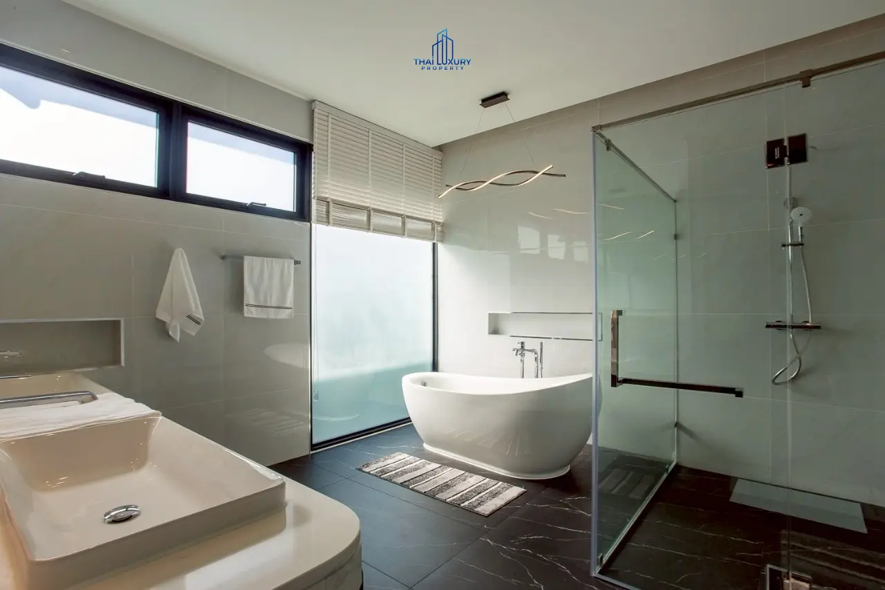 Prestige Luxury & Modern Pool Villa at Palm Hills Golf Course – For Sale