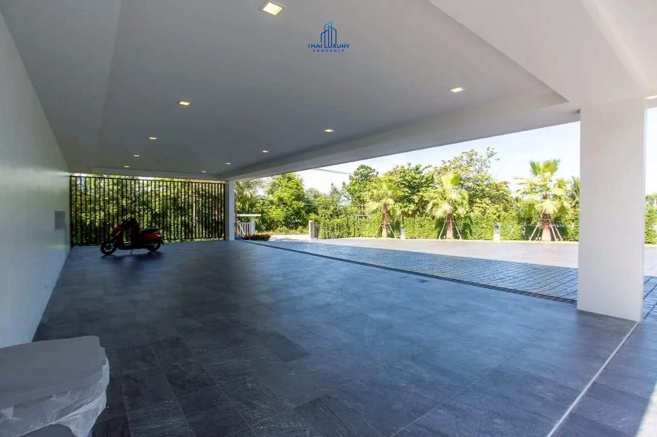 Prestige Luxury & Modern Pool Villa at Palm Hills Golf Course – For Sale