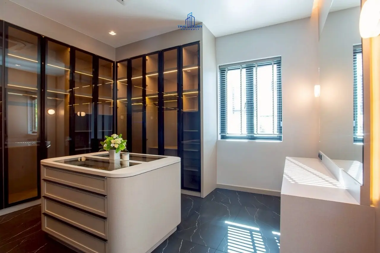 Prestige Luxury & Modern Pool Villa at Palm Hills Golf Course – For Sale