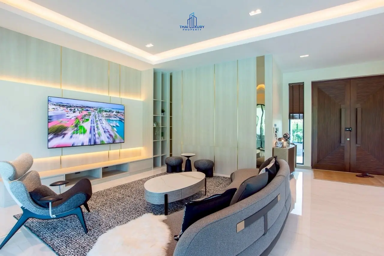 Prestige Luxury & Modern Pool Villa at Palm Hills Golf Course – For Sale
